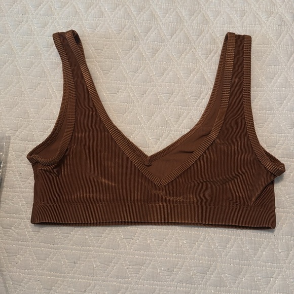 WeWoreWhat V-Neck Ribbed Sports Bra Brown  - Size Small - Picture 4 of 5